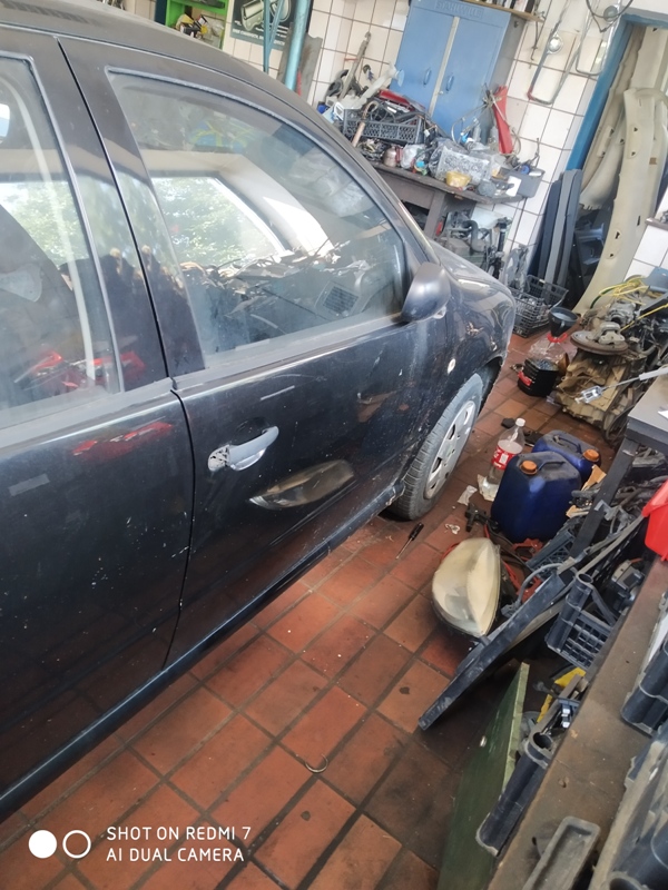 škoda fabia prednja desna Vrata 6Y0831056